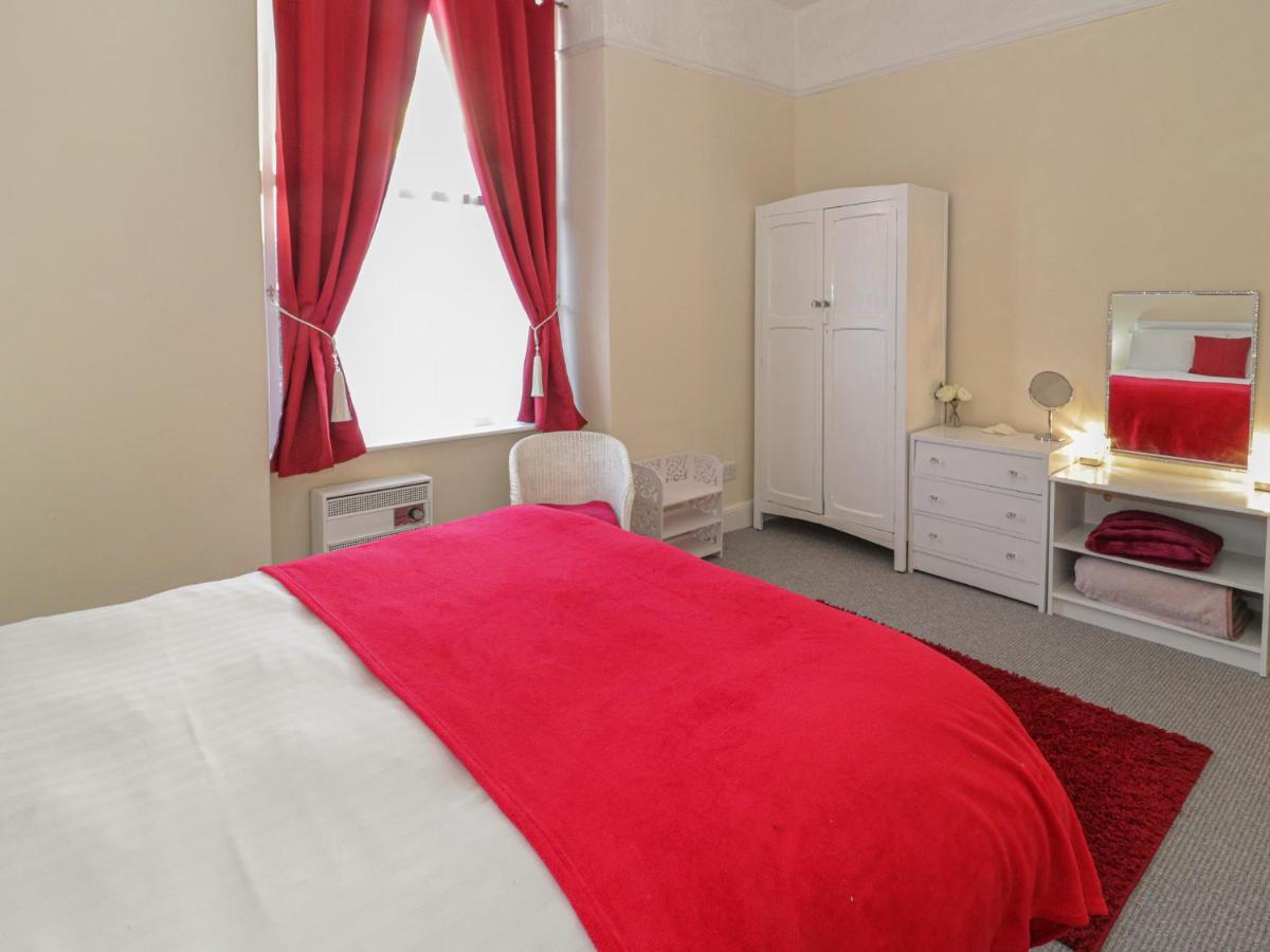 Апартаменты Llys Madoc, First Floor Flat Penmaenmawr Экстерьер фото